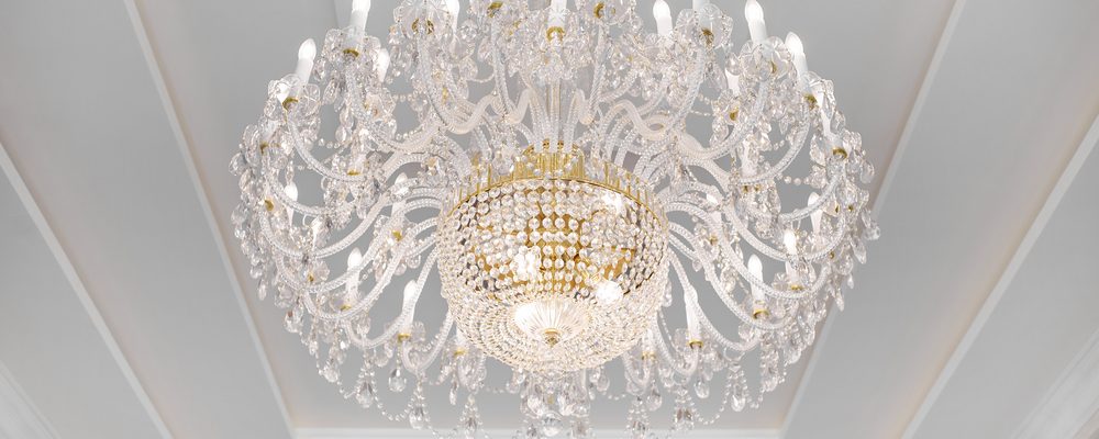 Chandeliers vs. Pendant Lights: What’s the Difference?